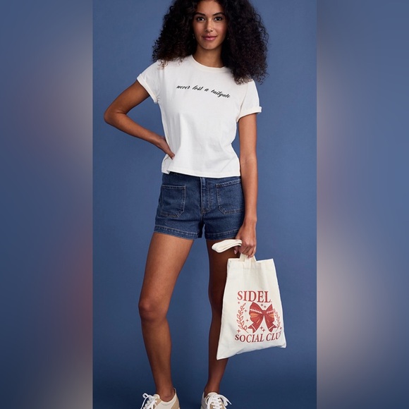 Francesca's Collections White “Never Lost A Tailgate” Tee - Picture 2 of 4